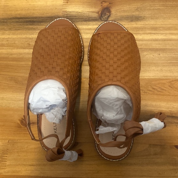 $15 MOVING SALE - NWB Kelsi Dagger Stockholm Braided/Woven Open Toe Flat Sandals - Picture 4 of 8